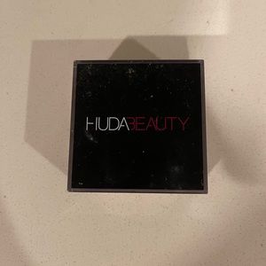 Huda beauty banana bread setting powder
